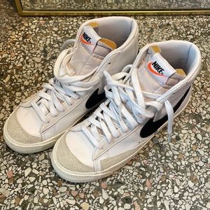 Nike blazer mid black & white